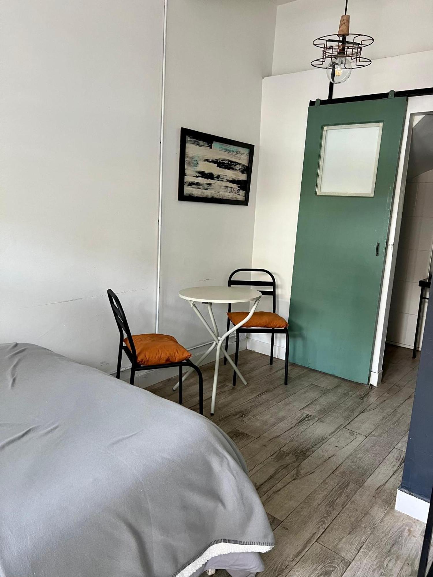Monoambiente En Zona Residencial Apartment Mendoza Room photo